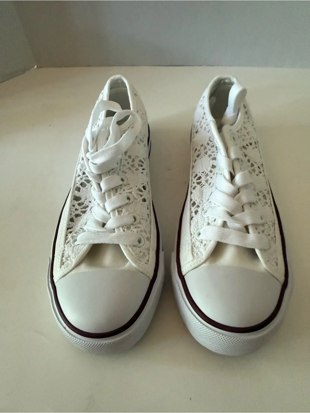 Unbranded Women's White Crochet Lace Low-Top Sneakers Size 7.5